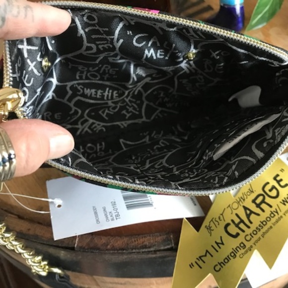 BETSEY JOHNSON "I'M IN CHARGE" Charging Roses Bag - Picture 8 of 8